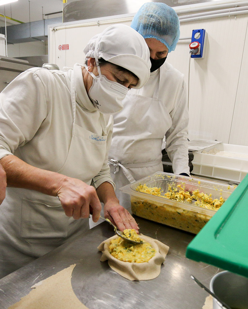 Preparazione torta di verdure